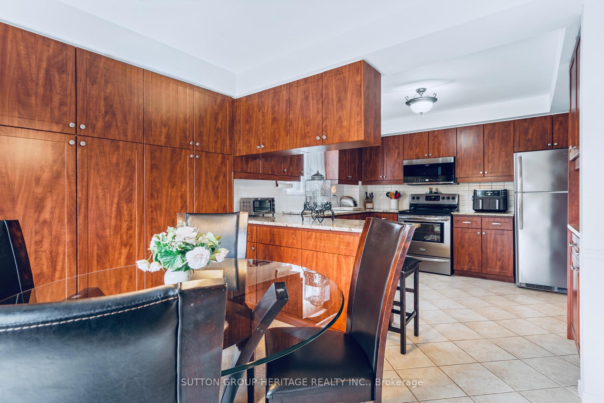 Photo 6 of 943 Gablehurst Crescent, Pickering, Liverpool — HOMEH