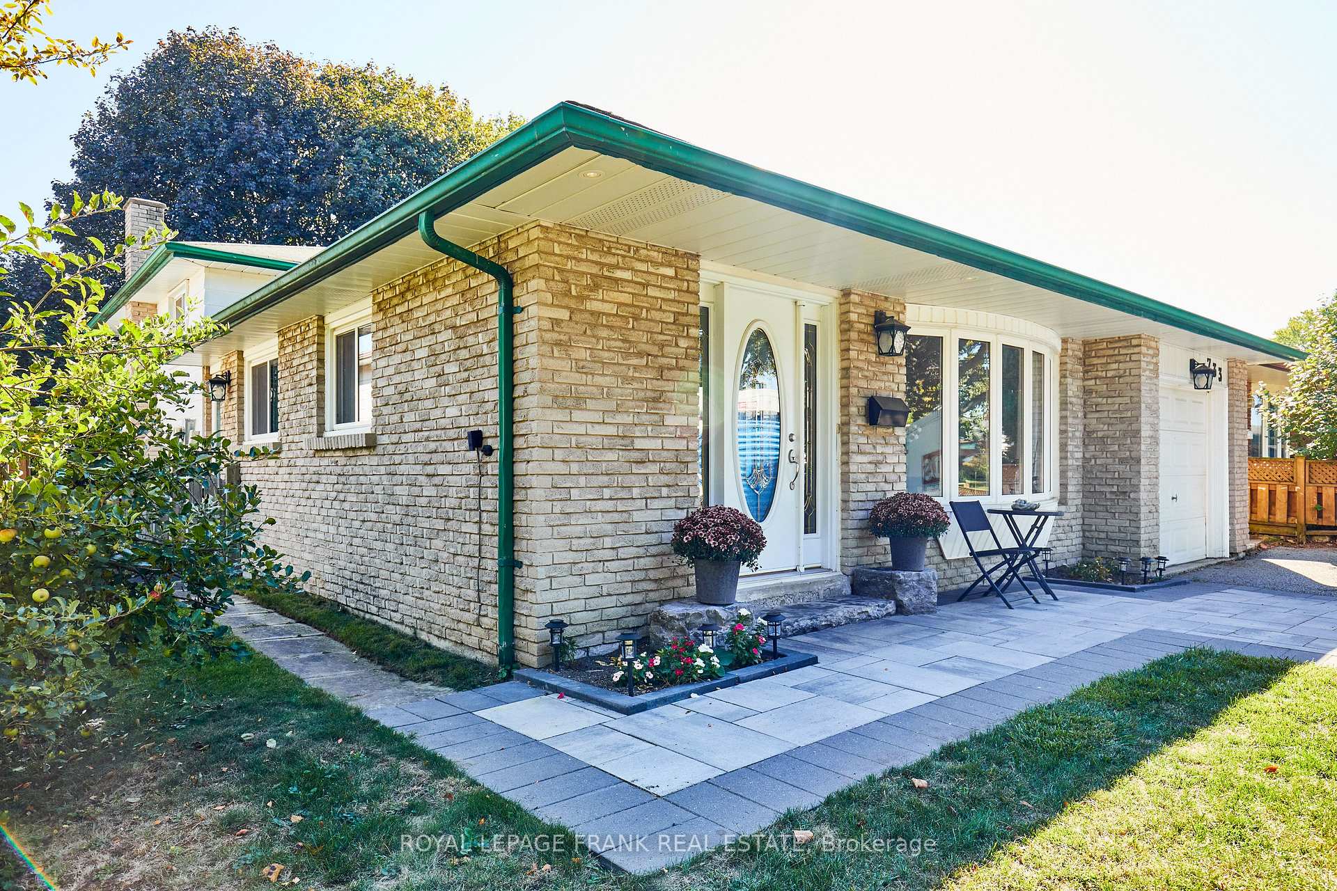 Photo 3 of 733 Clifton Drive, Oshawa, Centennial — HOMEH