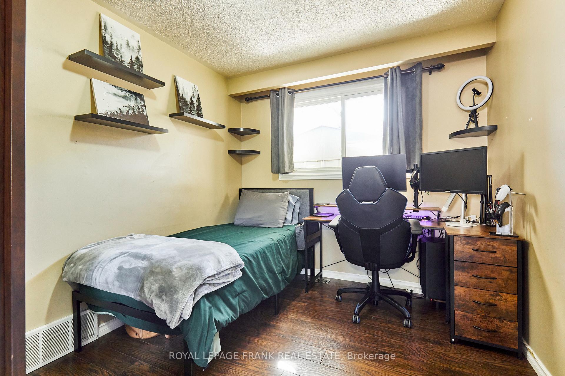Photo 15 of 733 Clifton Drive, Oshawa, Centennial — HOMEH