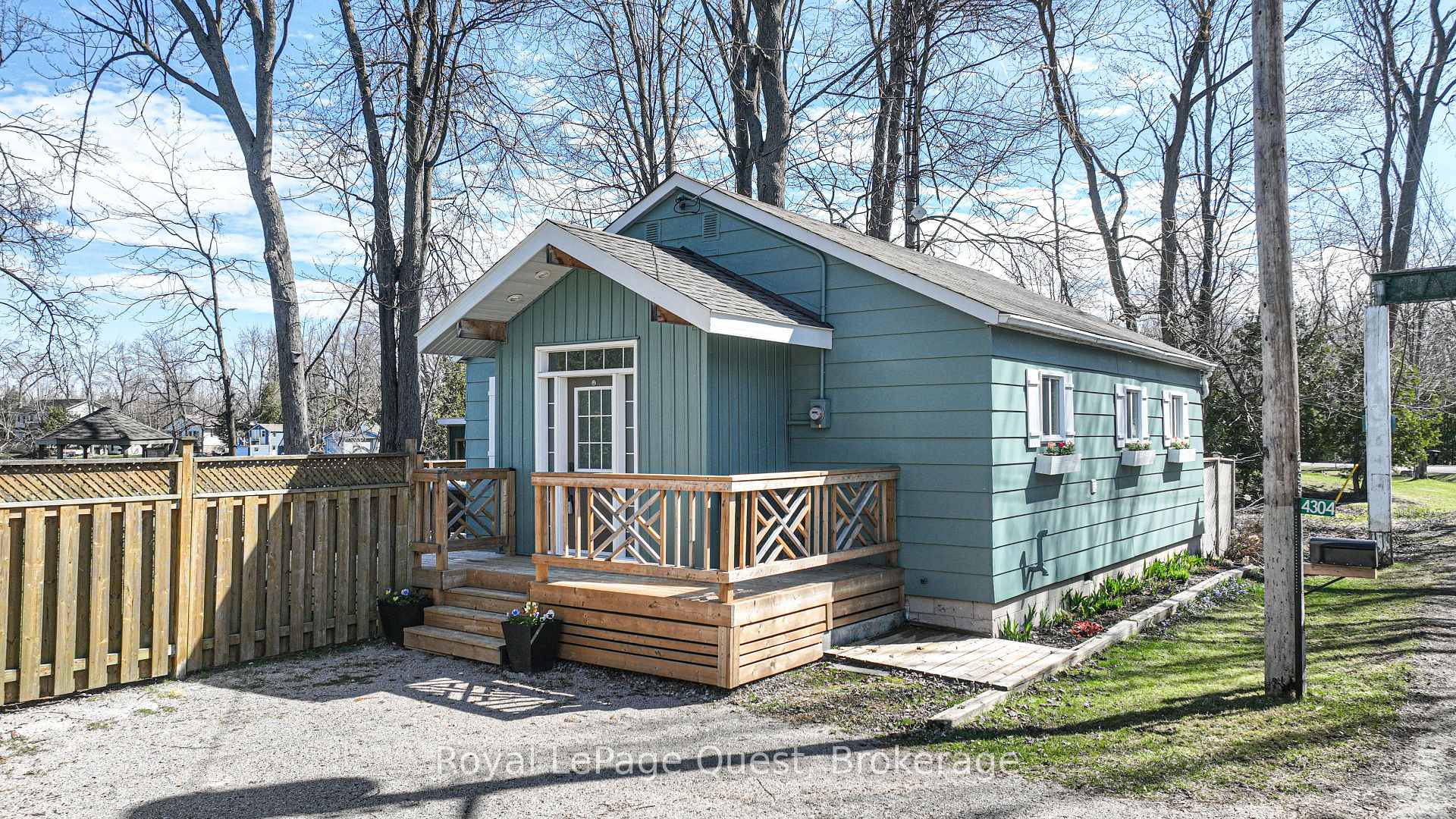 Front of 4304 Plum Point Road