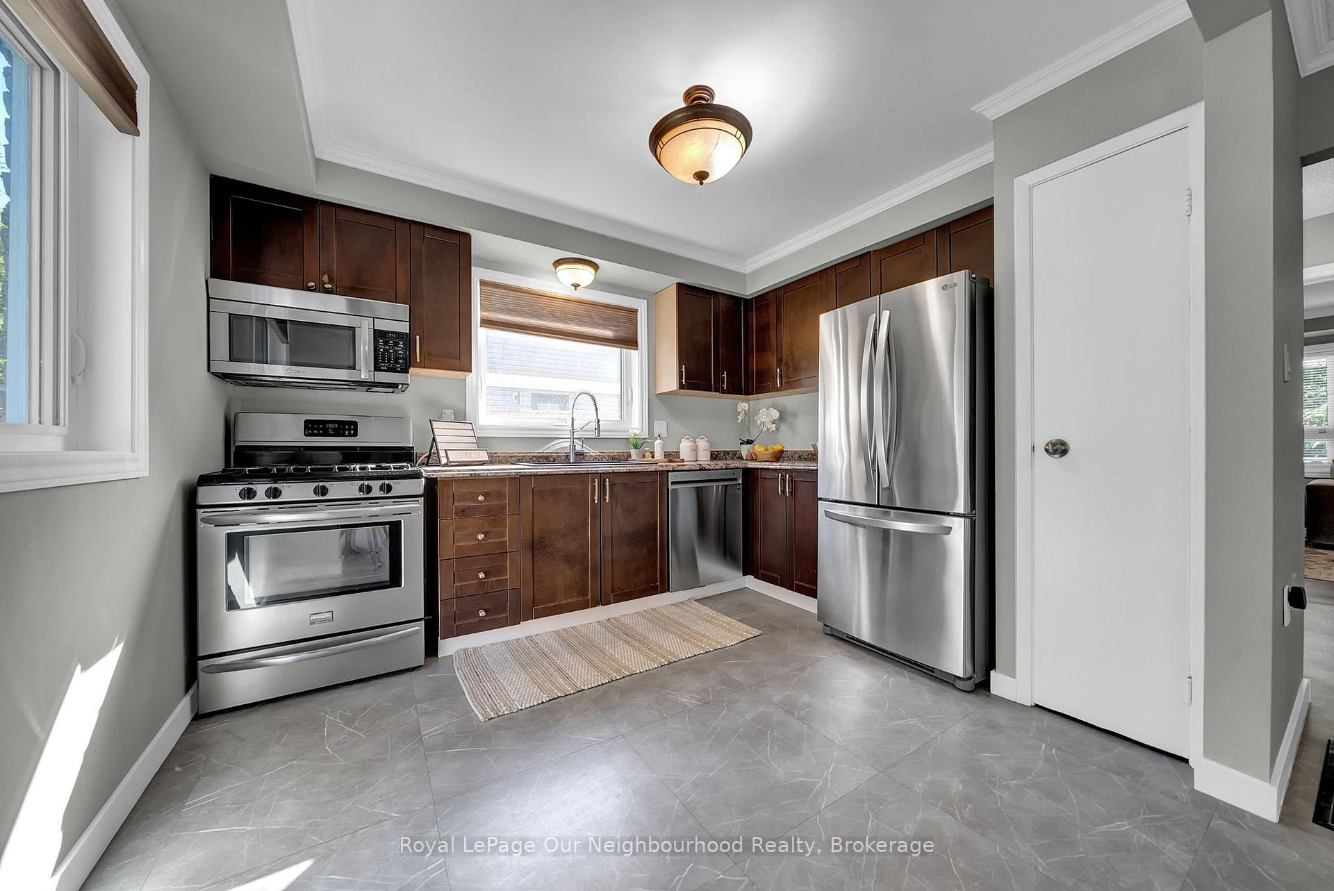 Photo 11 of 1307 Fenelon Crescent, Oshawa, Stevenson — HOMEH