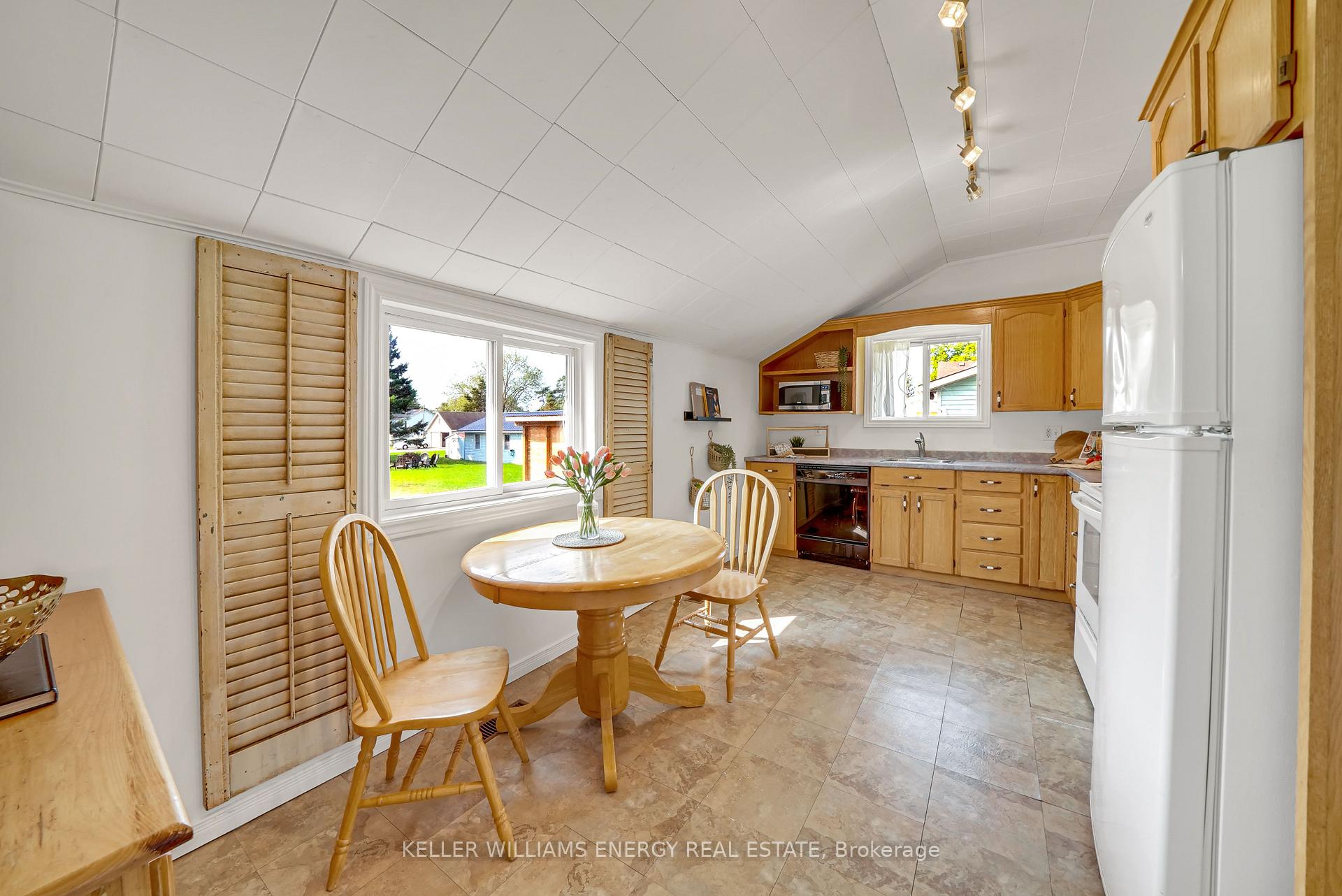 Photo 12 of 319 Second Avenue, Prince Edward County, Wellington Ward — HOMEH
