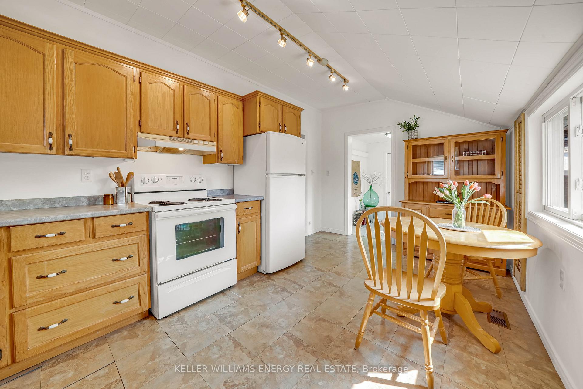 Photo 13 of 319 Second Avenue, Prince Edward County, Wellington Ward — HOMEH