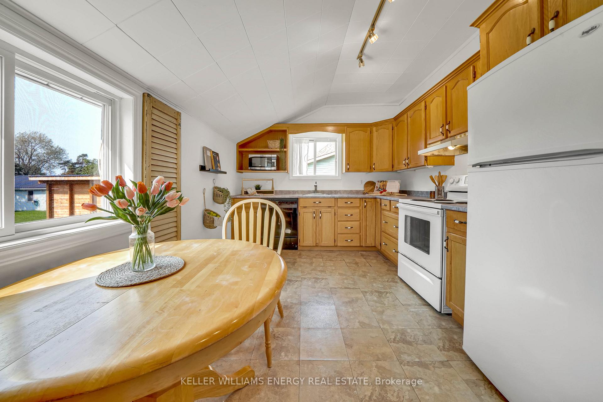 Photo 17 of 319 Second Avenue, Prince Edward County, Wellington Ward — HOMEH