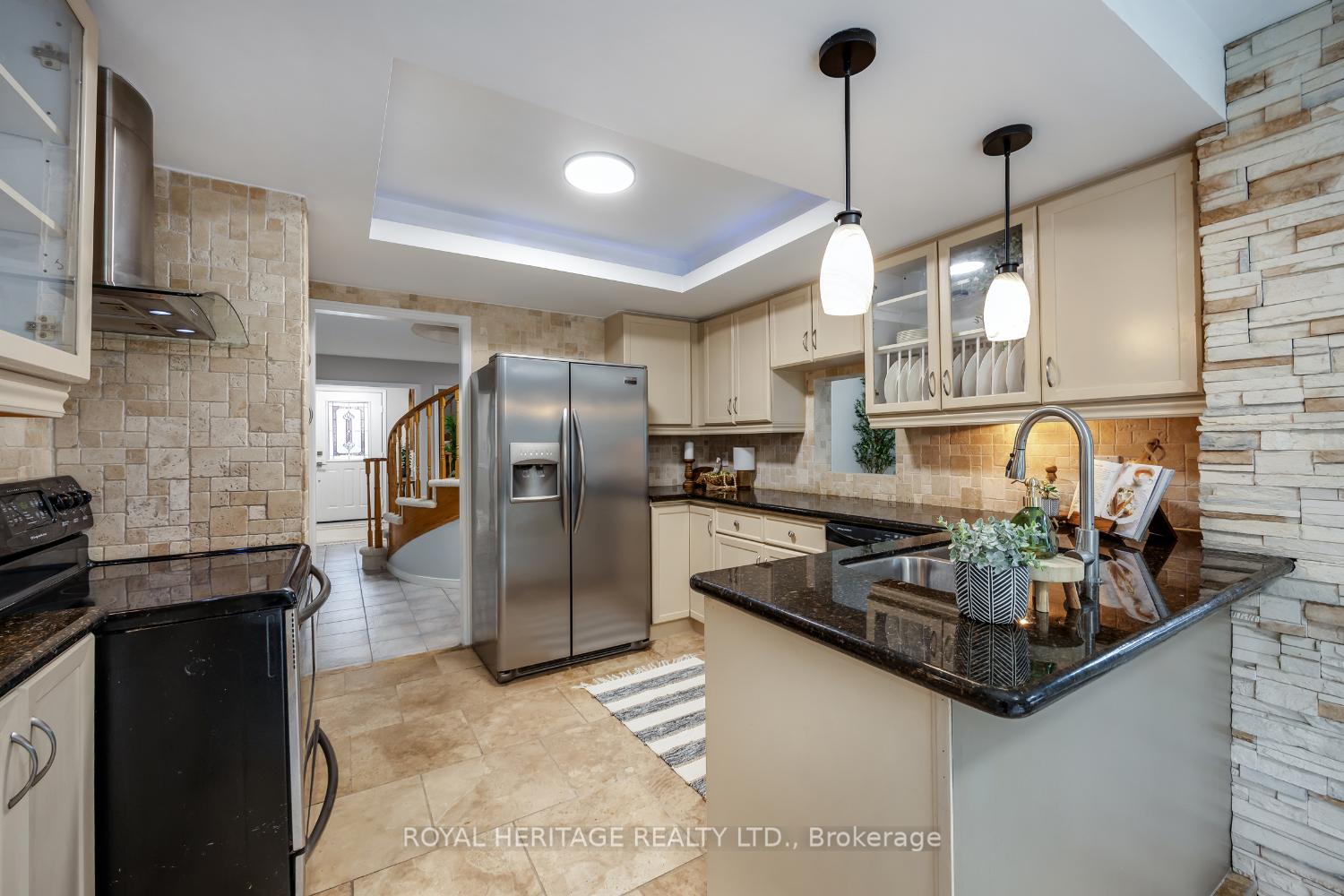Photo 8 of 1534 Silver Spruce Drive N, Pickering, Liverpool — HOMEH