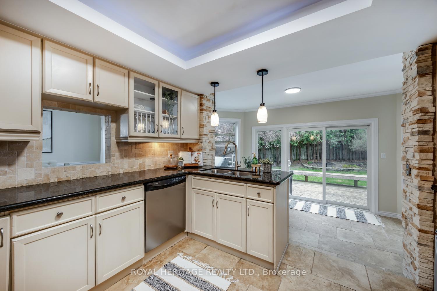Photo 9 of 1534 Silver Spruce Drive N, Pickering, Liverpool — HOMEH