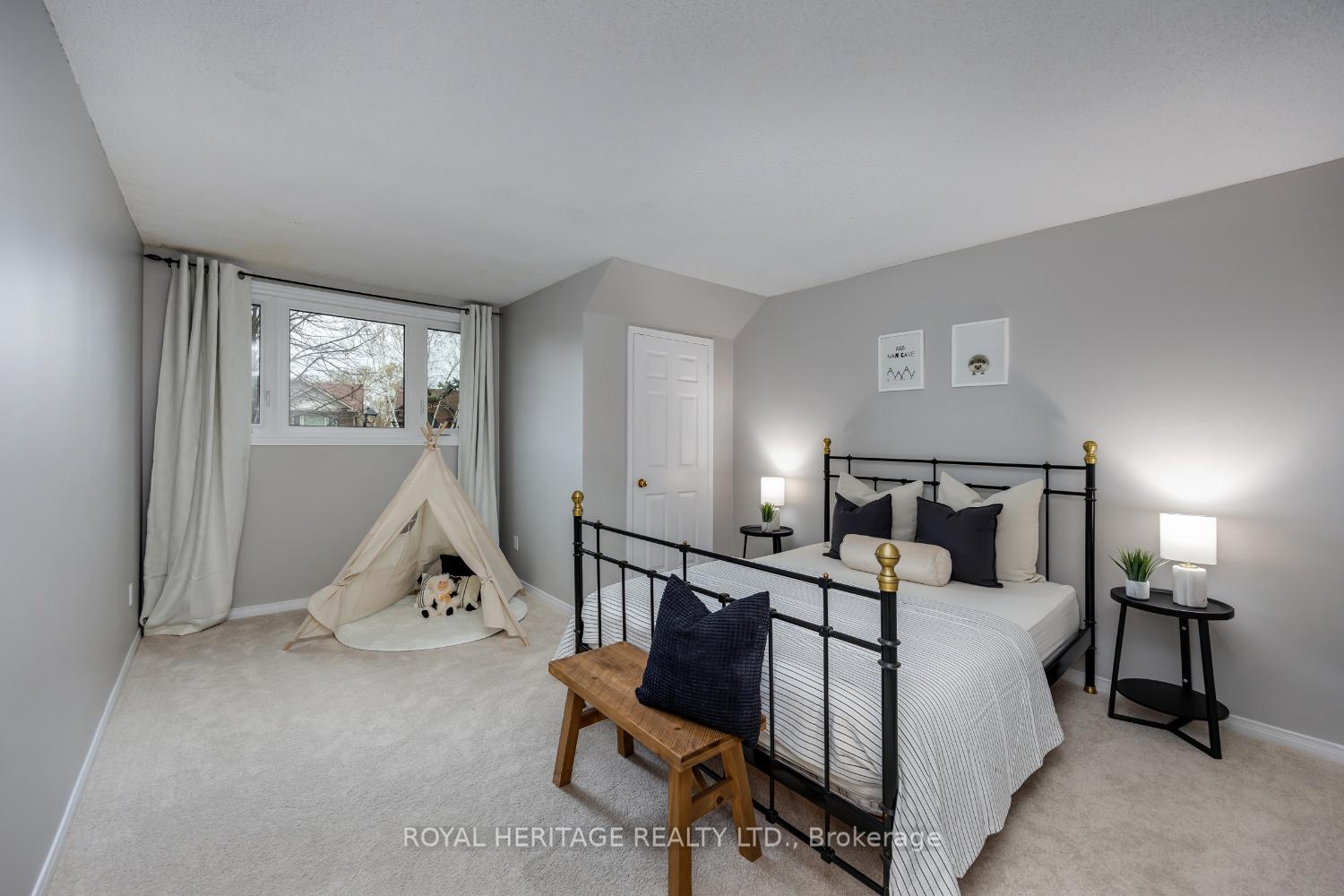 Photo 17 of 1534 Silver Spruce Drive N, Pickering, Liverpool — HOMEH