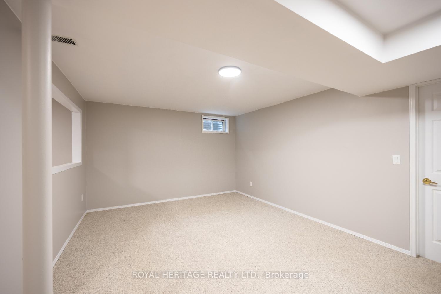 Photo 26 of 1534 Silver Spruce Drive N, Pickering, Liverpool — HOMEH