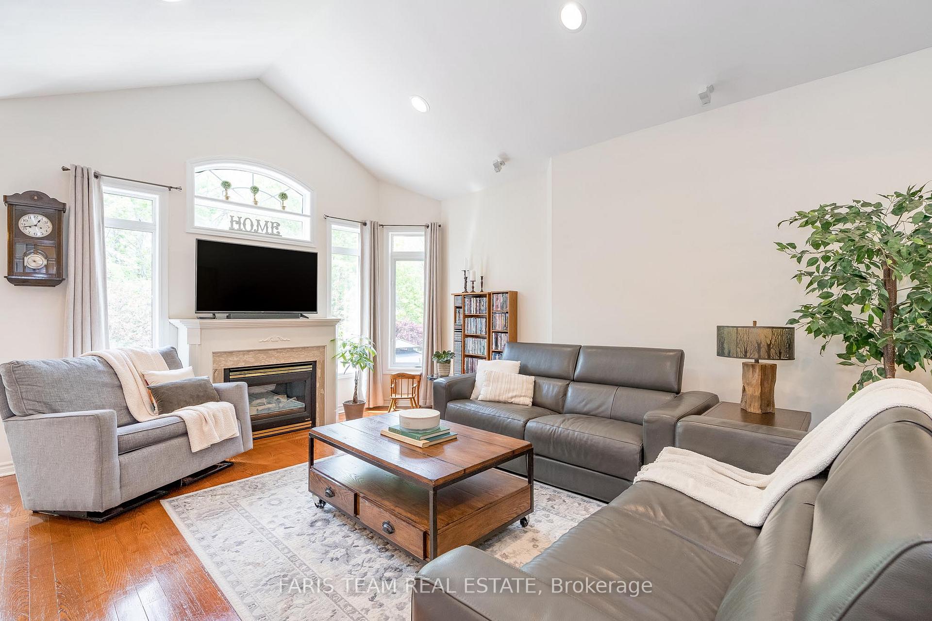 Photo 13 of 1862 Falconwood Way, Pickering, Dunbarton — HOMEH