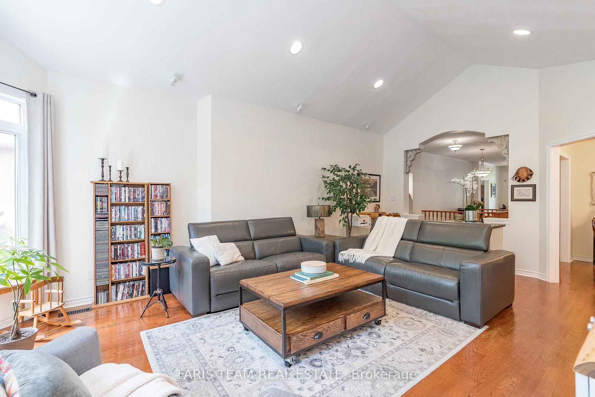 Photo 14 of 1862 Falconwood Way, Pickering, Dunbarton — HOMEH