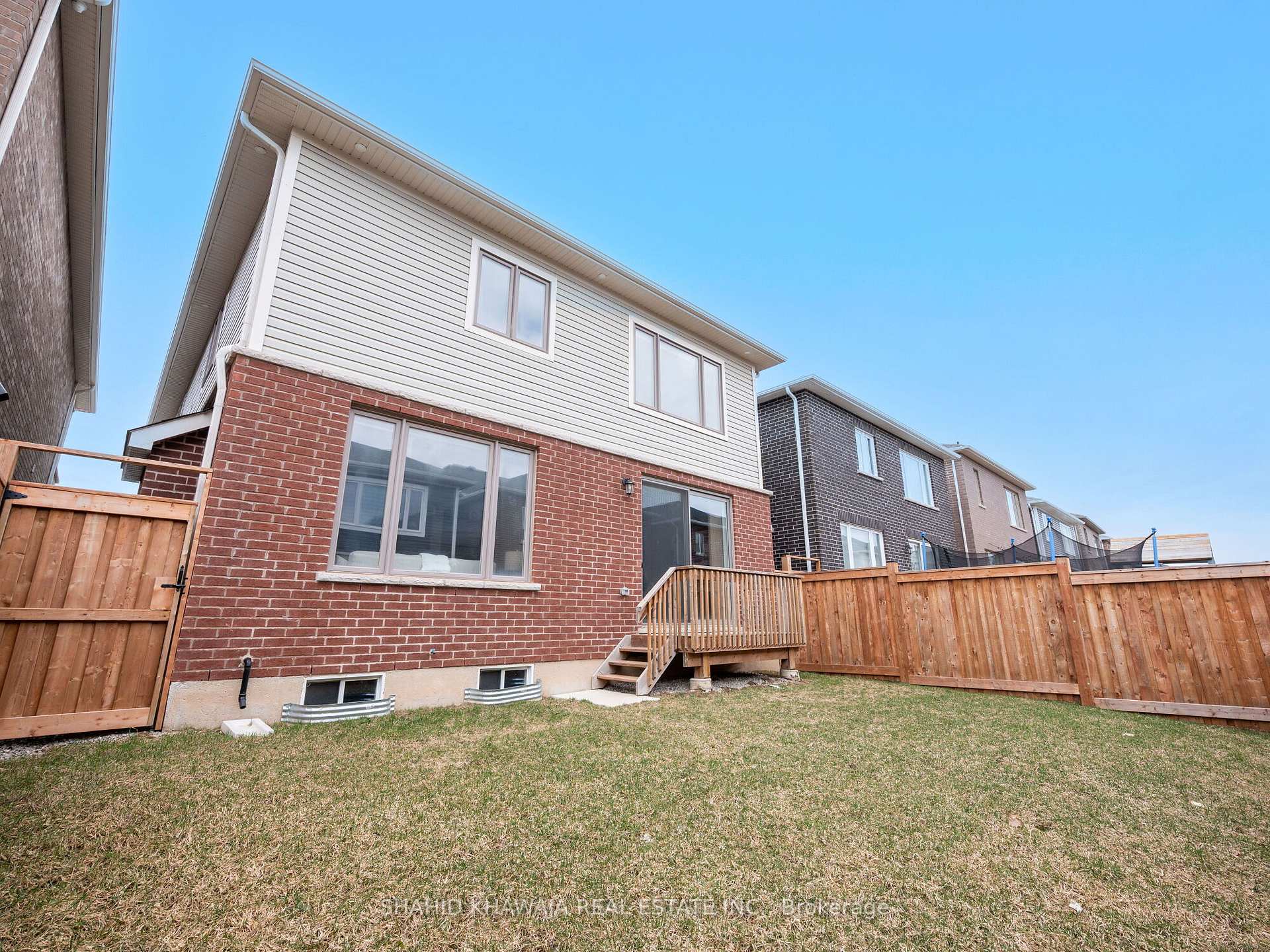 Photo 41 of 1411 Buckthorn Gardens, Milton, Cobban — HOMEH