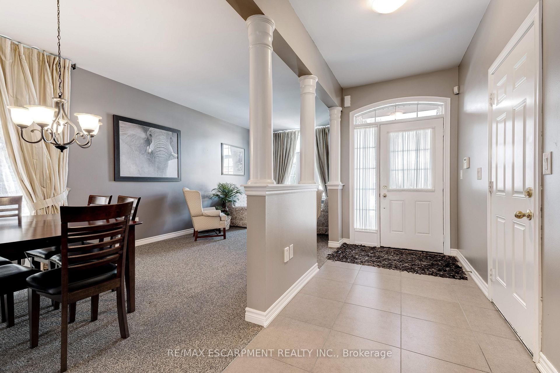 Photo 3 of 216 Cathcart Crescent, Milton, Willmott — HOMEH