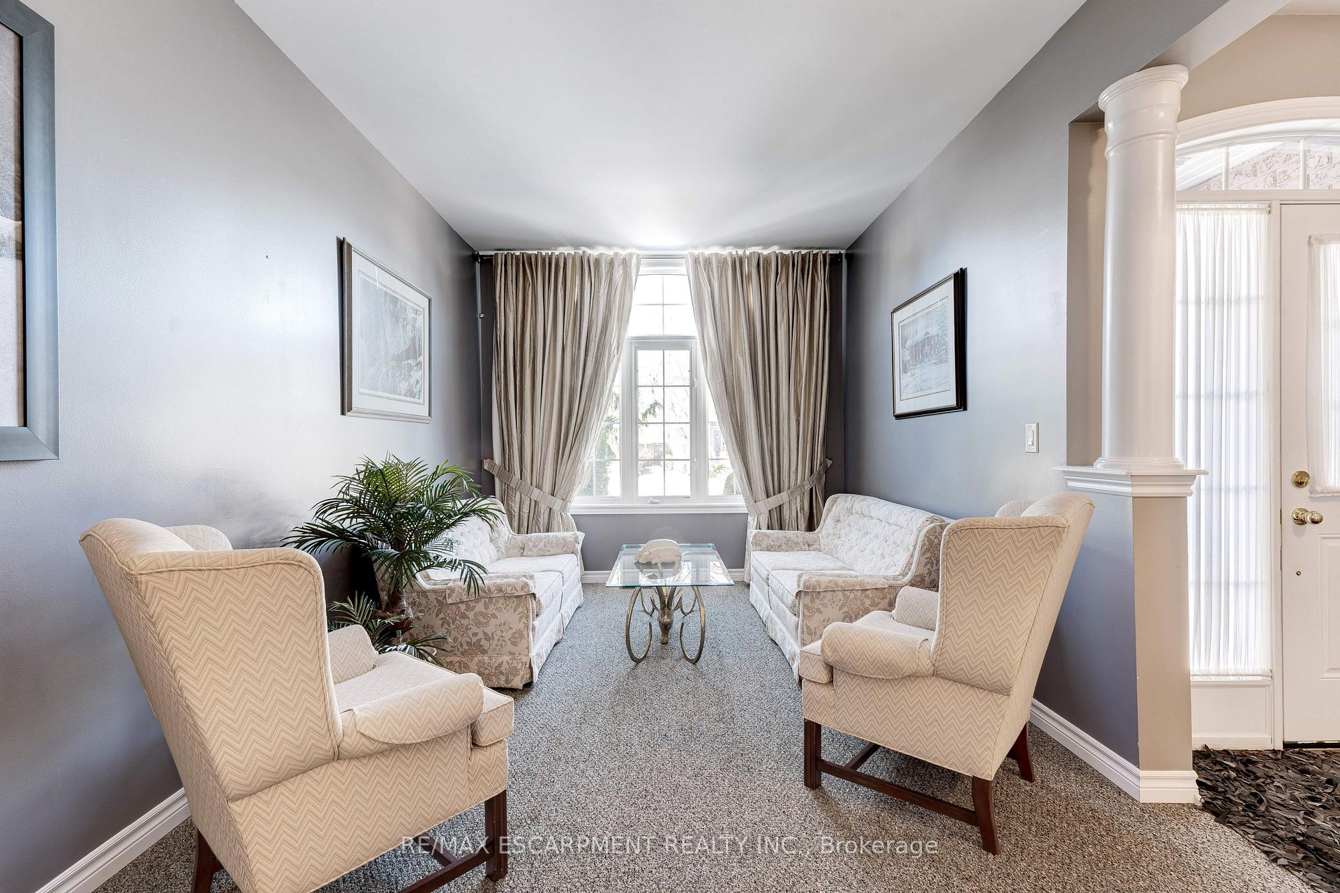 Photo 4 of 216 Cathcart Crescent, Milton, Willmott — HOMEH
