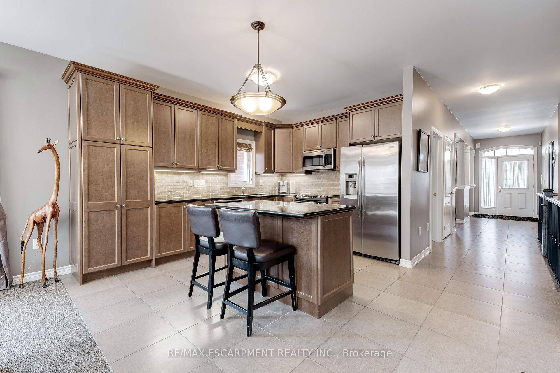 Photo 8 of 216 Cathcart Crescent, Milton, Willmott — HOMEH