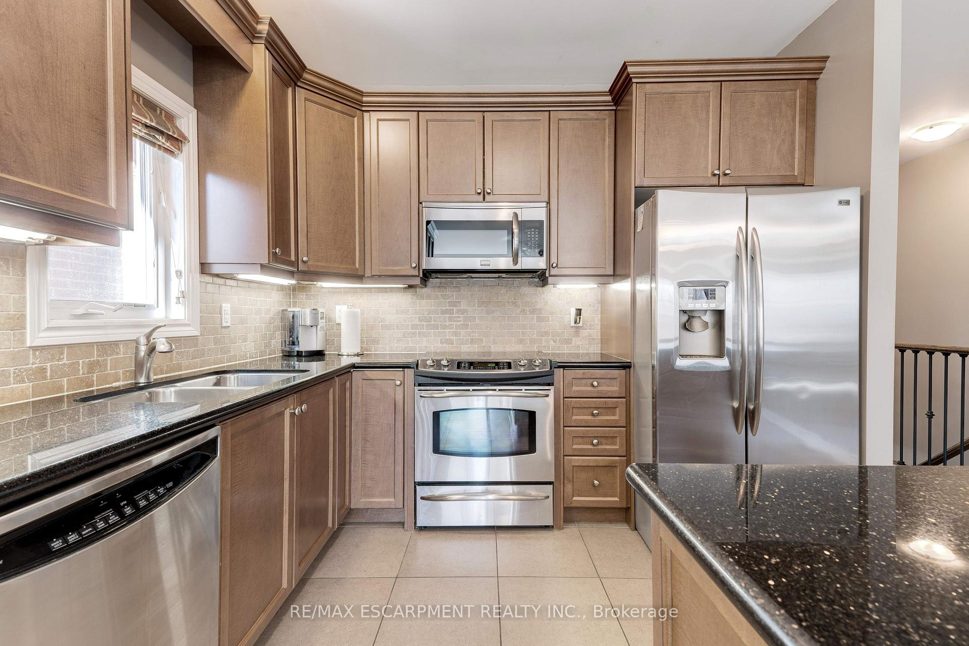 Photo 9 of 216 Cathcart Crescent, Milton, Willmott — HOMEH