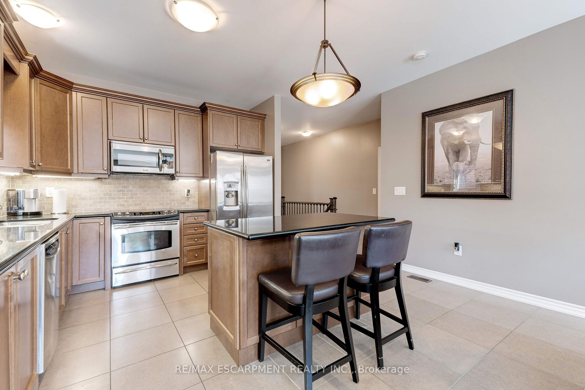 Photo 10 of 216 Cathcart Crescent, Milton, Willmott — HOMEH