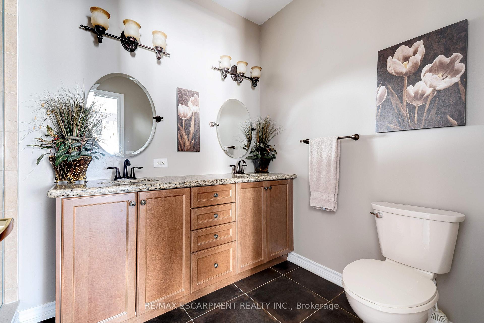 Photo 19 of 216 Cathcart Crescent, Milton, Willmott — HOMEH