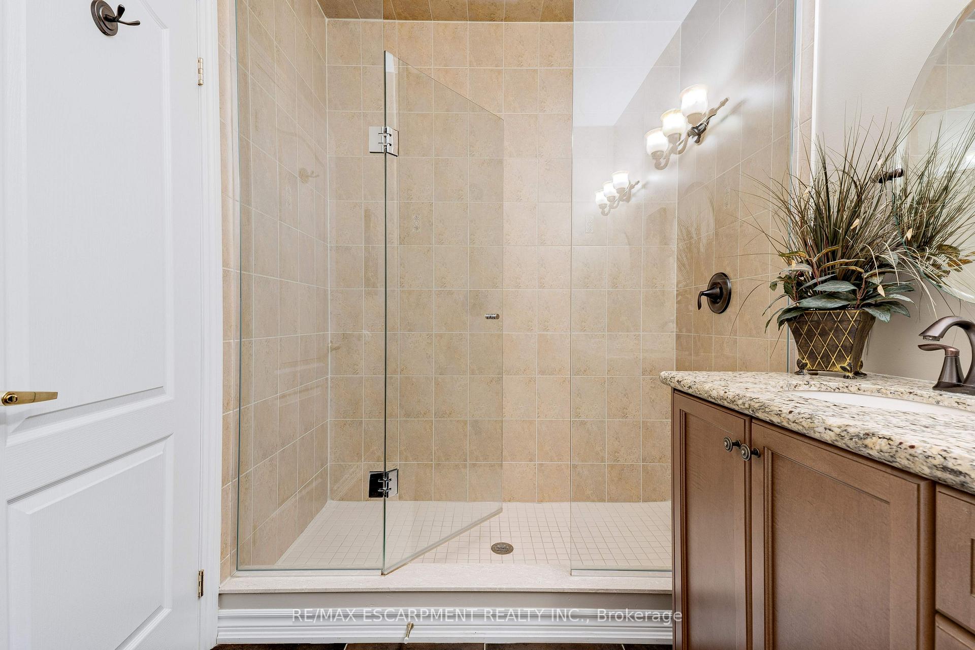 Photo 20 of 216 Cathcart Crescent, Milton, Willmott — HOMEH
