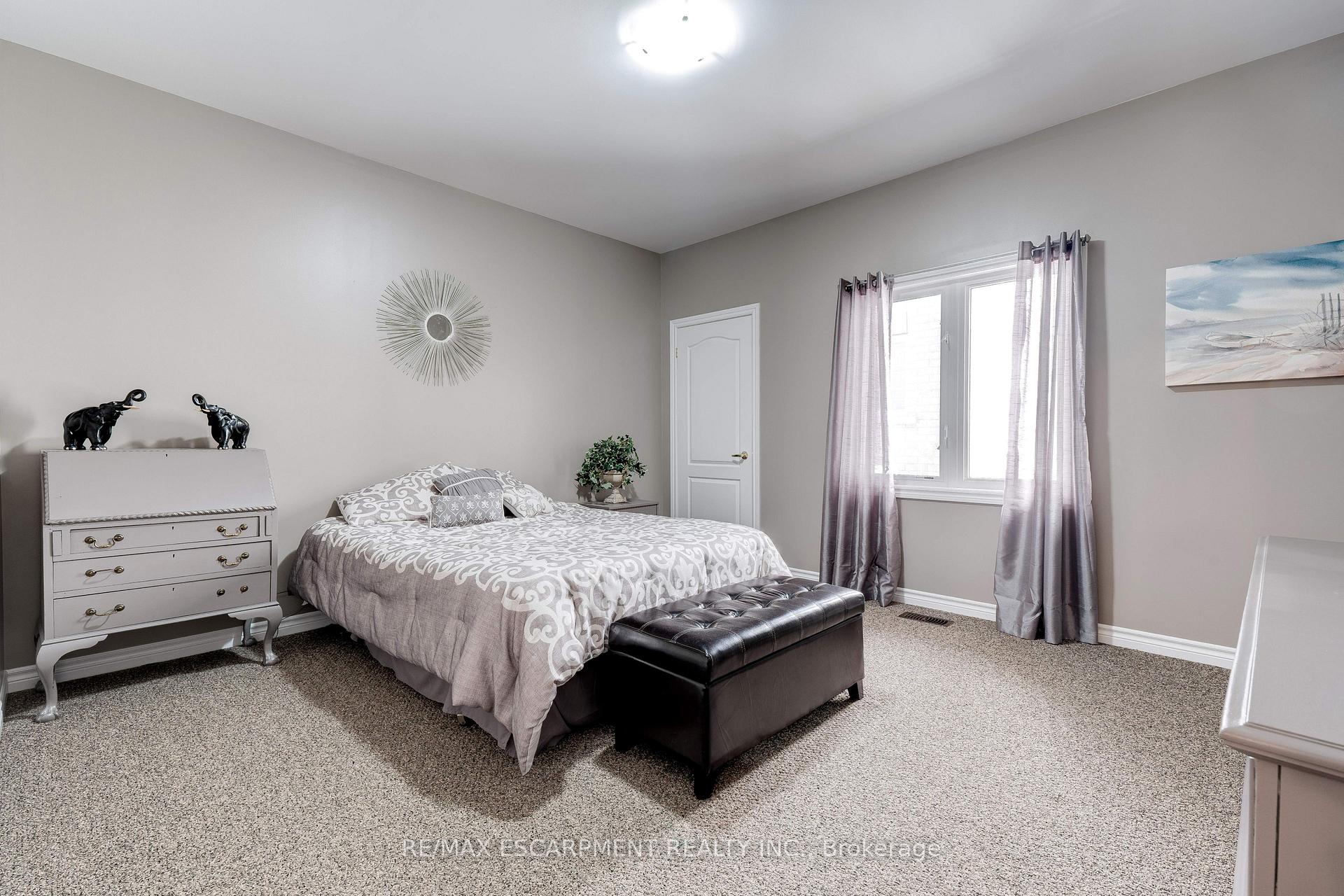 Photo 21 of 216 Cathcart Crescent, Milton, Willmott — HOMEH