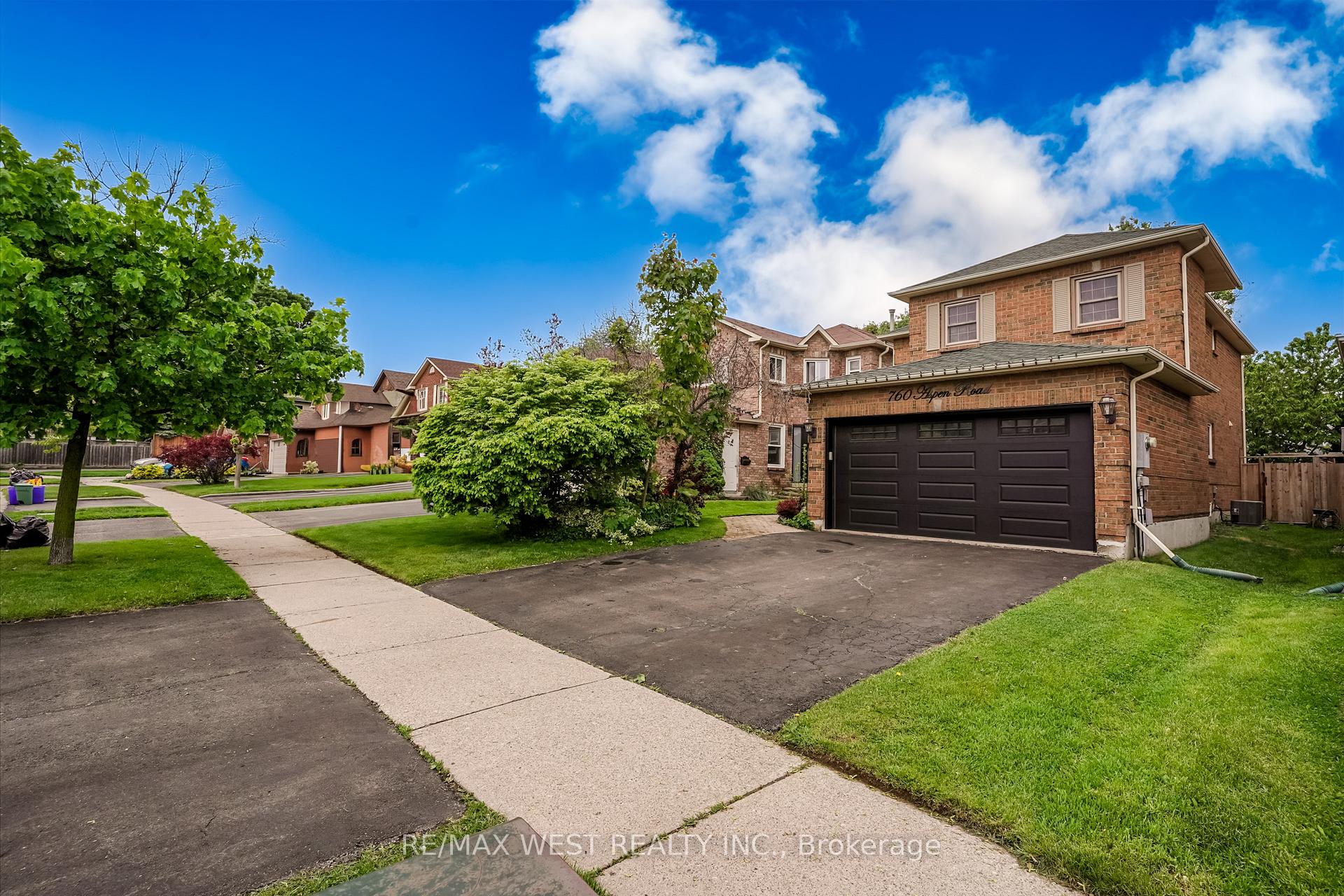 Photo 2 of 760 Aspen Road, Pickering, Amberlea — HOMEH