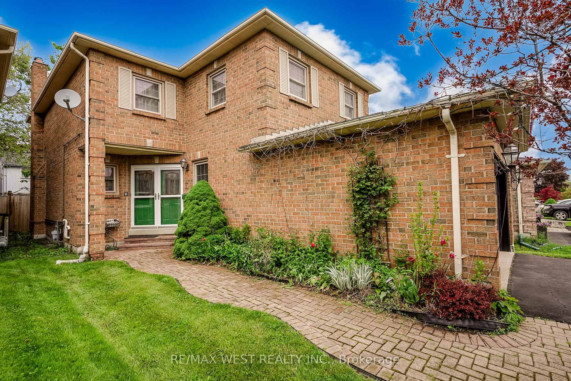 Photo 4 of 760 Aspen Road, Pickering, Amberlea — HOMEH