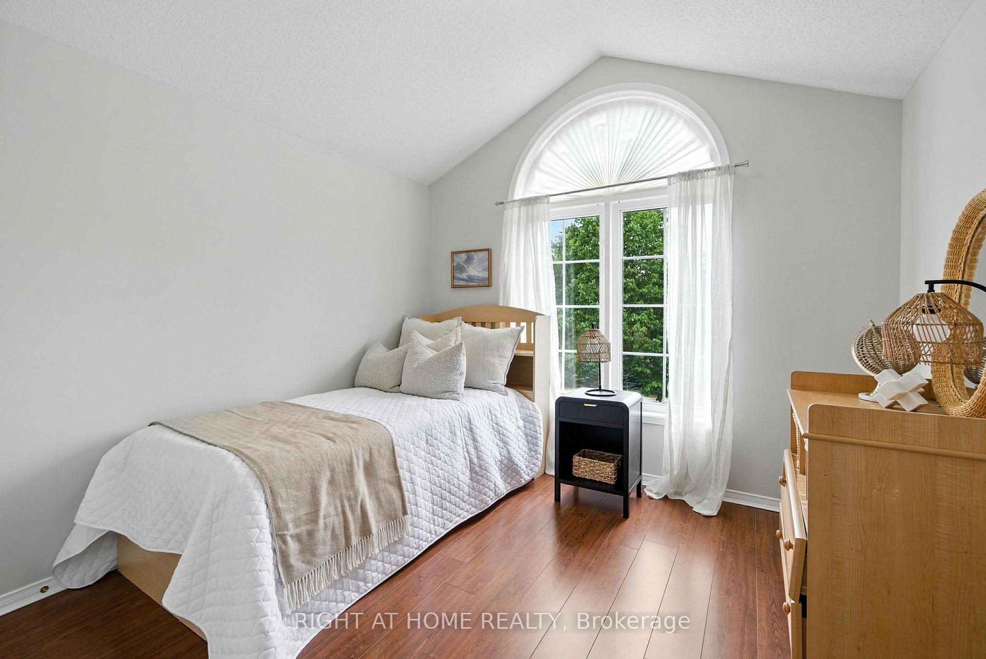 Photo 21 of 524 Hartgrove Lane, Oshawa, Eastdale — HOMEH