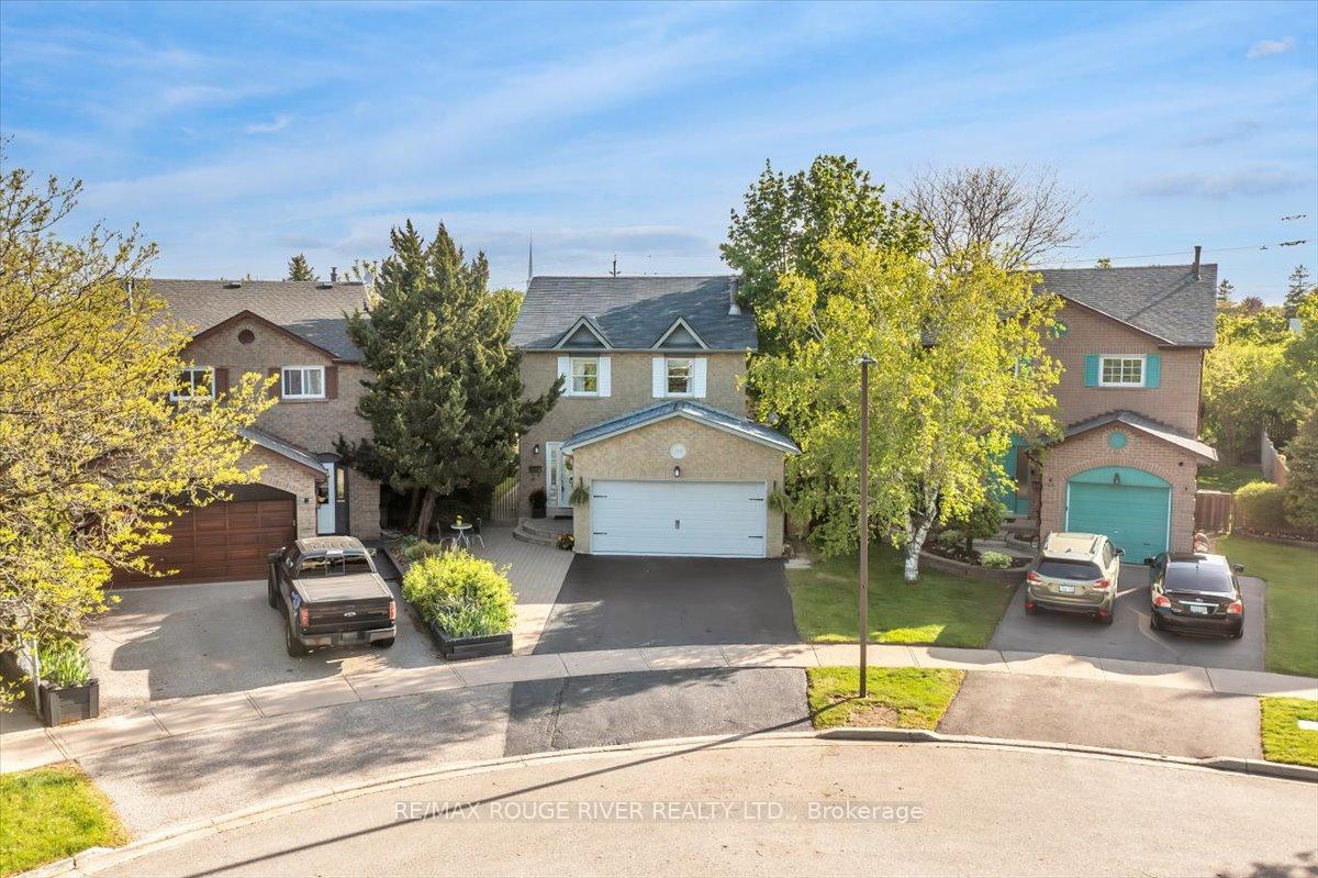 Photo 2 of 716 Stonepath Circle, Pickering, Amberlea — HOMEH