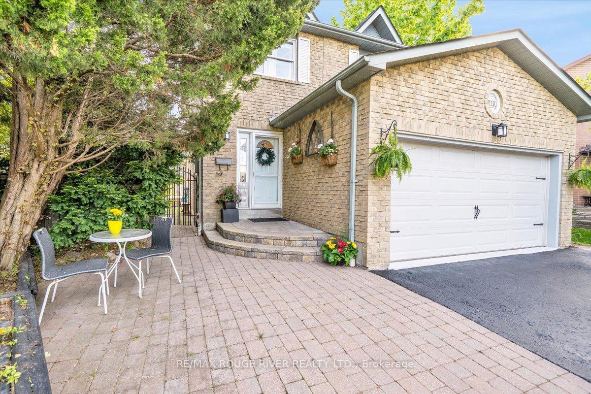 Photo 3 of 716 Stonepath Circle, Pickering, Amberlea — HOMEH