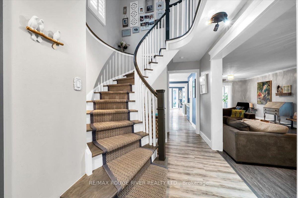 Photo 5 of 716 Stonepath Circle, Pickering, Amberlea — HOMEH