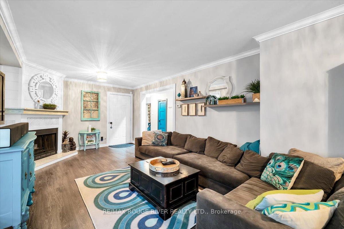 Photo 7 of 716 Stonepath Circle, Pickering, Amberlea — HOMEH