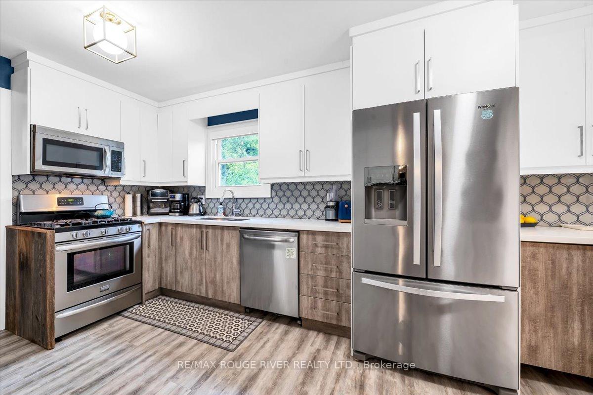 Photo 12 of 716 Stonepath Circle, Pickering, Amberlea — HOMEH