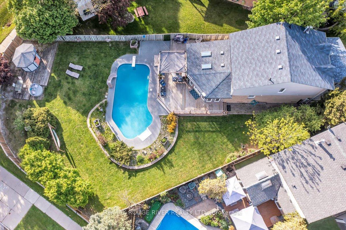 Photo 32 of 716 Stonepath Circle, Pickering, Amberlea — HOMEH