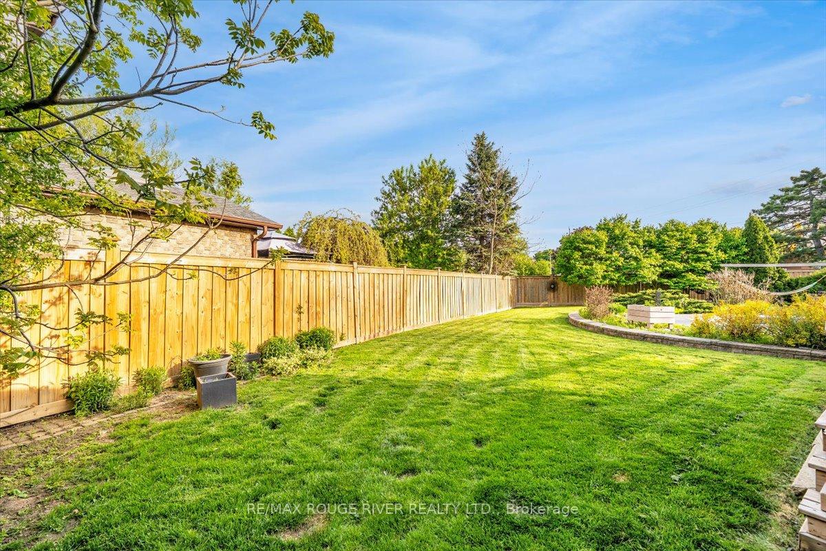 Photo 35 of 716 Stonepath Circle, Pickering, Amberlea — HOMEH