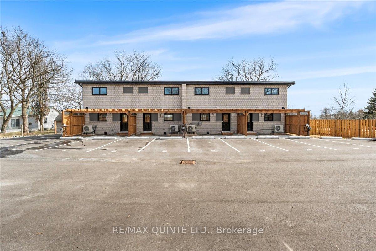Photo 4 of Unit 2, 865 Old Highway 2, Quinte West, Sidney Ward — HOMEH