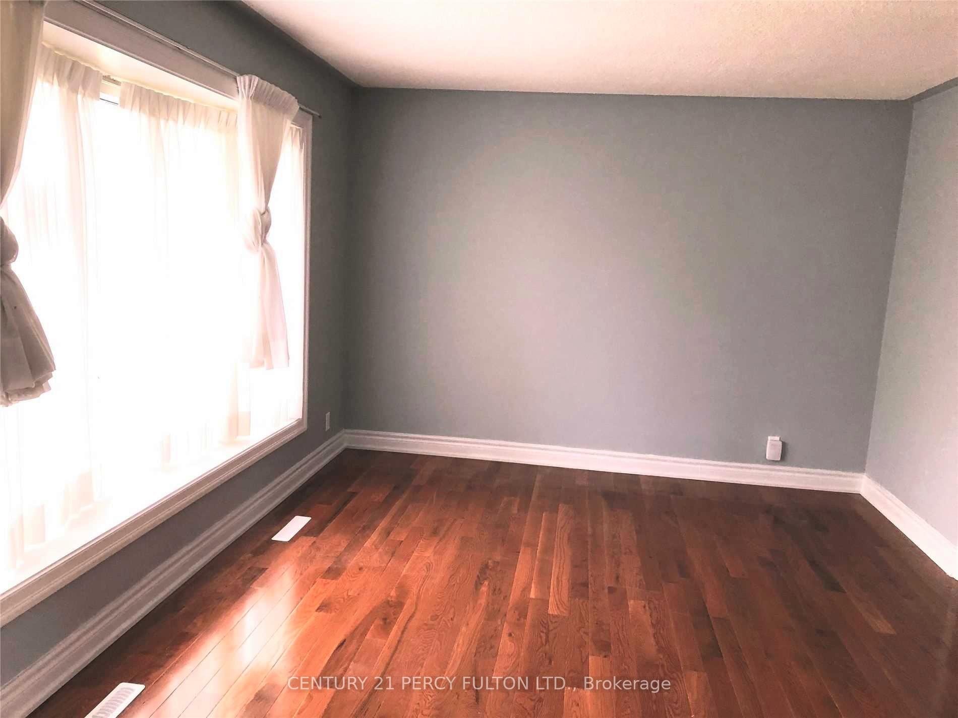 Photo 3 of 246 Baldwin Street, Oshawa, Donevan — HOMEH