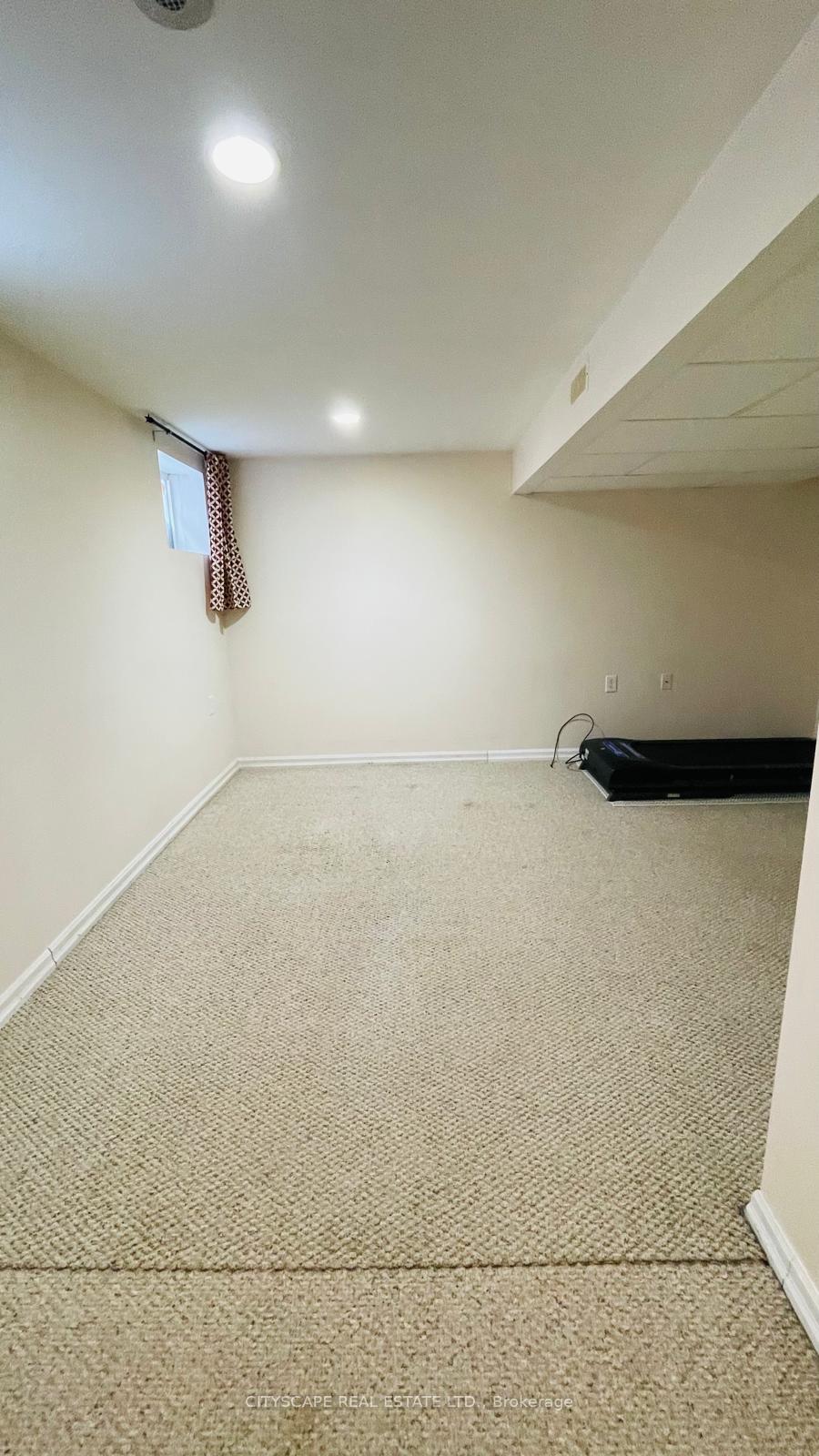 Photo 5 of Unit Bsmt, 830 Gifford Crescent, Milton, Coates — HOMEH