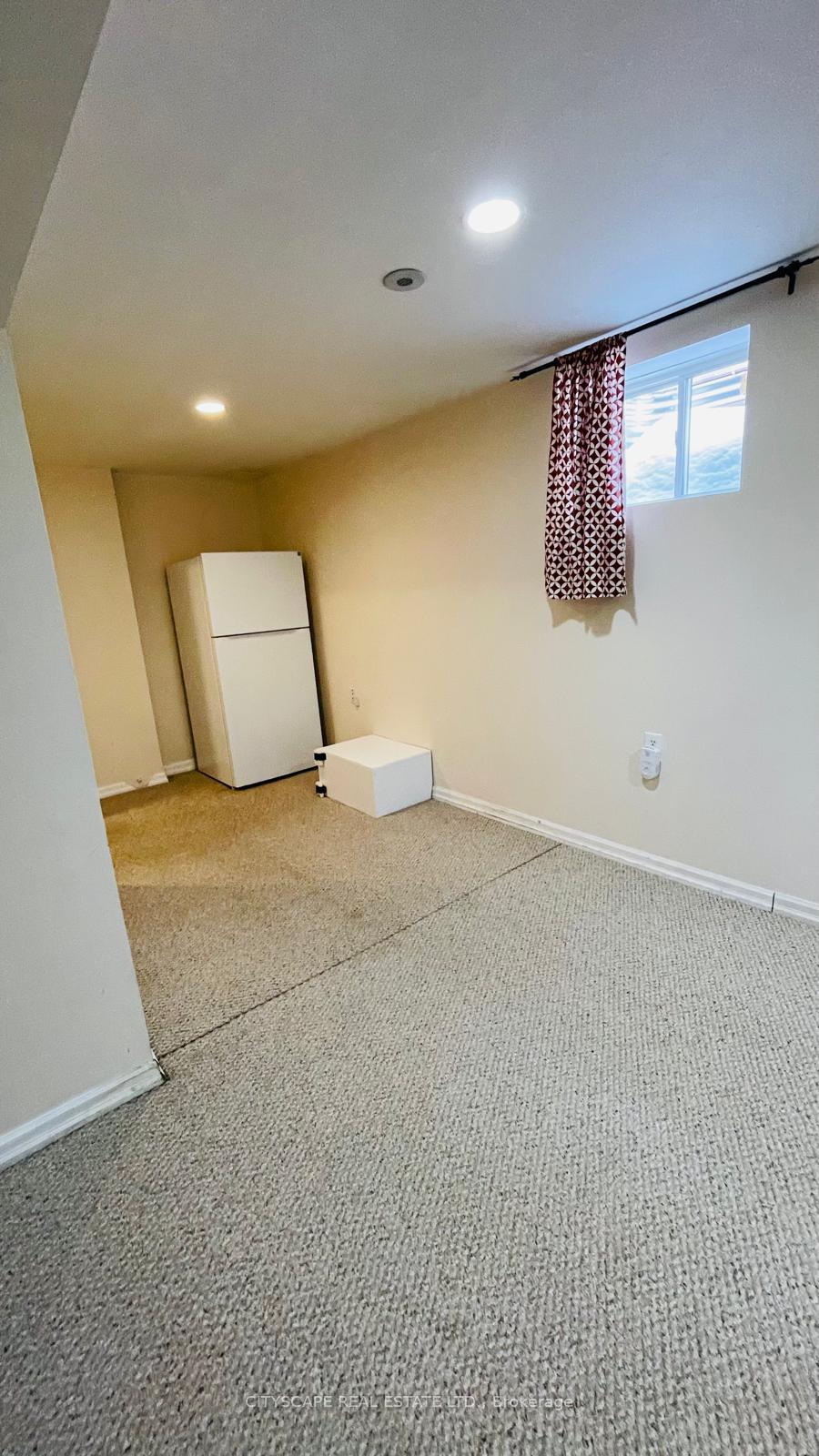 Photo 6 of Unit Bsmt, 830 Gifford Crescent, Milton, Coates — HOMEH