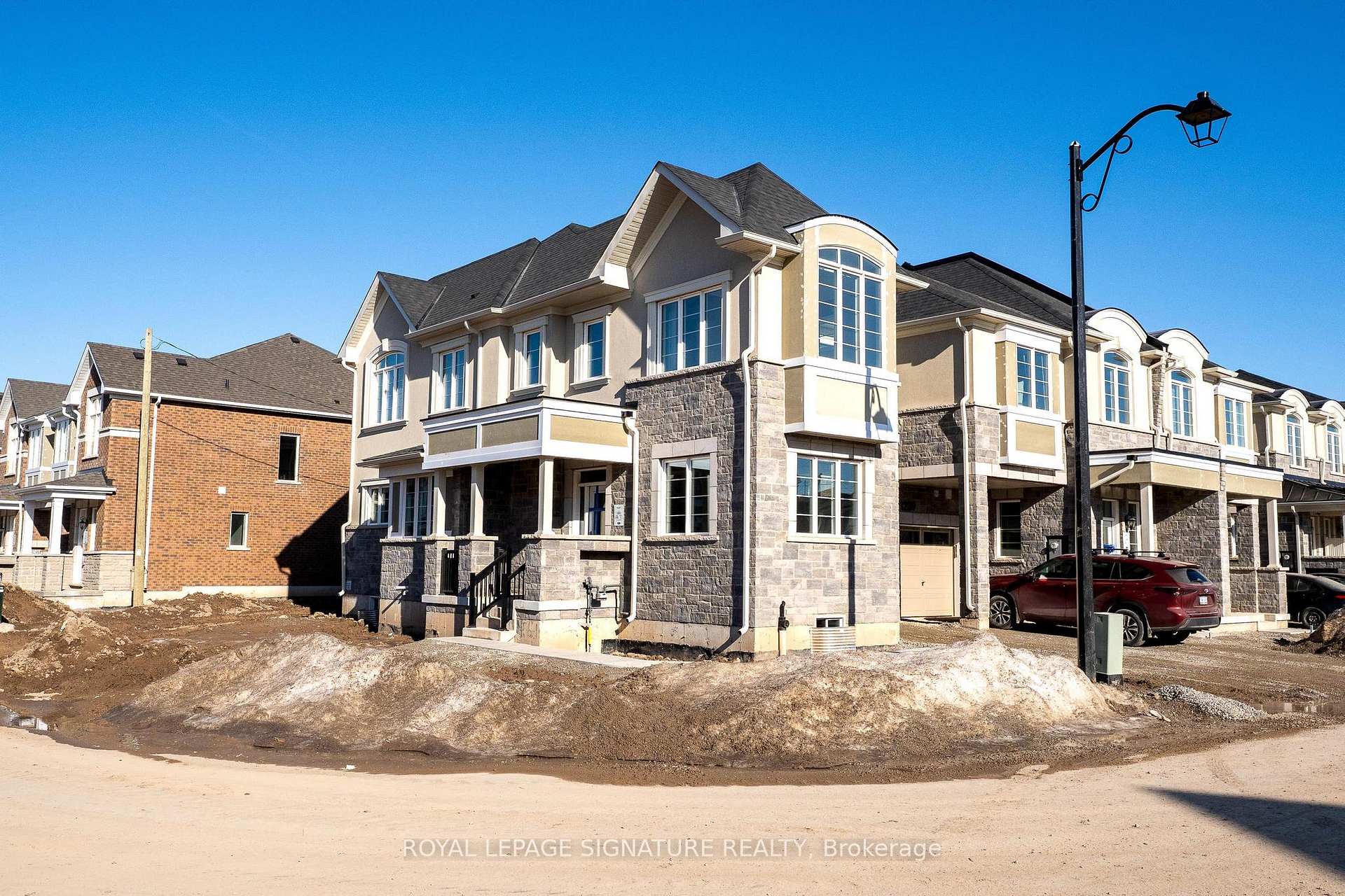 Photo 2 of 1237 Ferguson Drive, Milton, Bowes — HOMEH