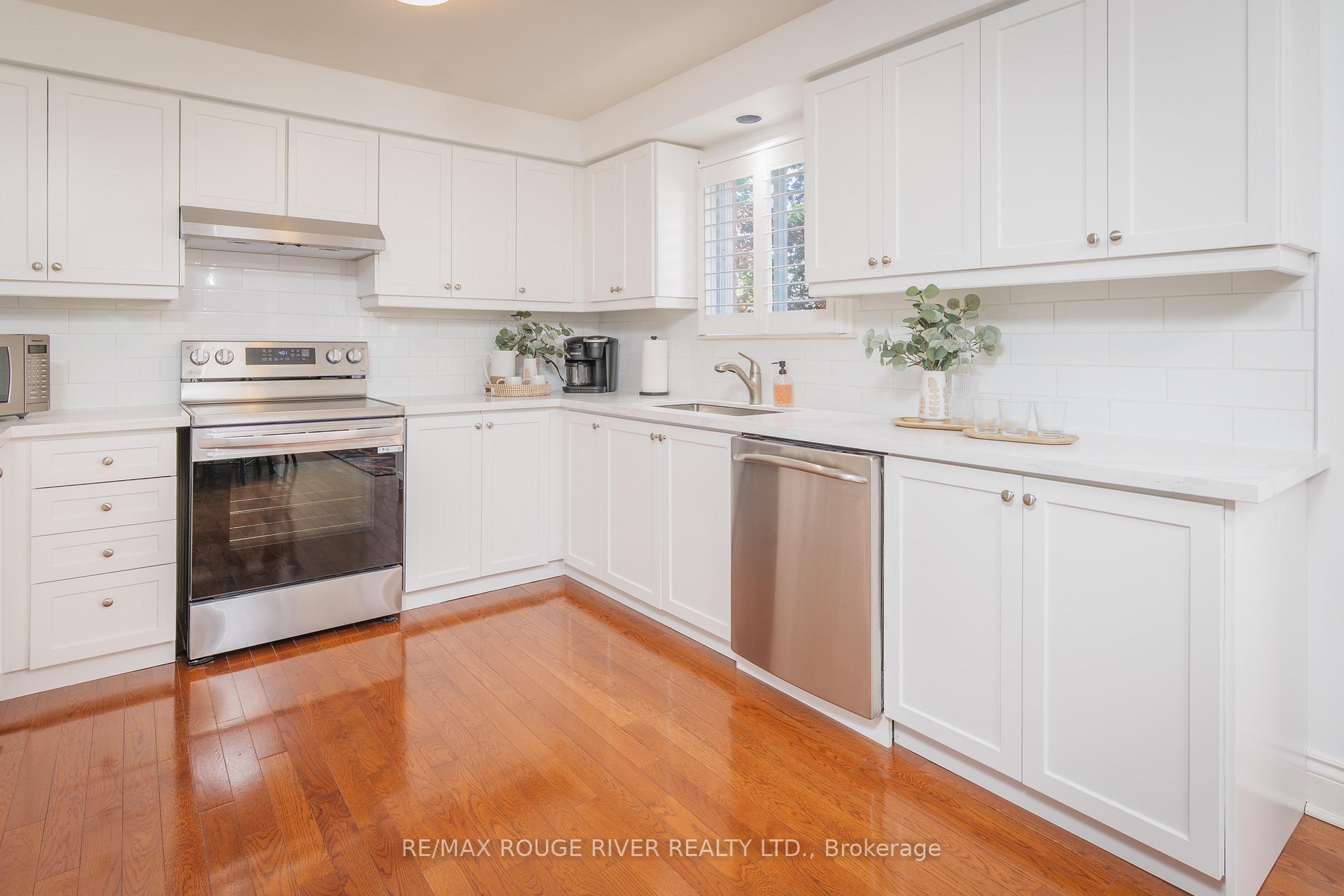 Photo 9 of 1523 Saugeen Drive, Pickering, Amberlea — HOMEH