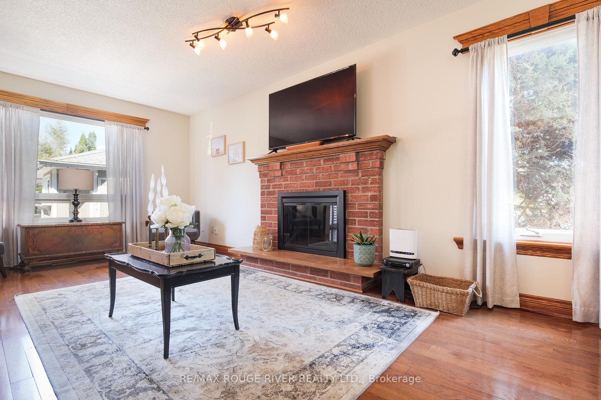 Photo 12 of 1523 Saugeen Drive, Pickering, Amberlea — HOMEH