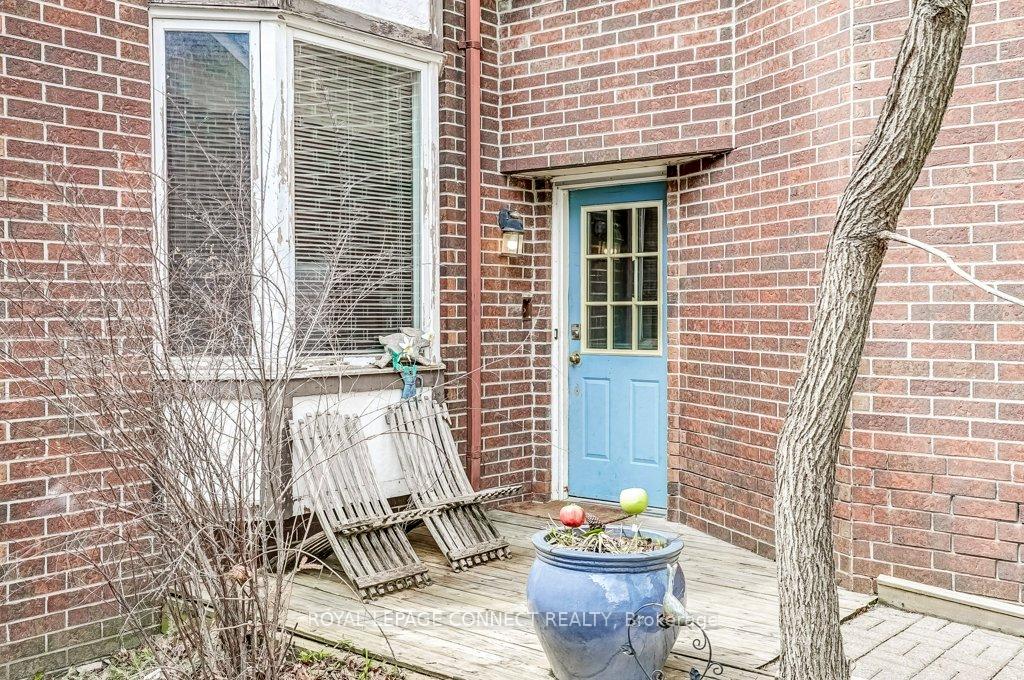 Photo 5 of 933 Redbird Crescent, Pickering, Liverpool — HOMEH