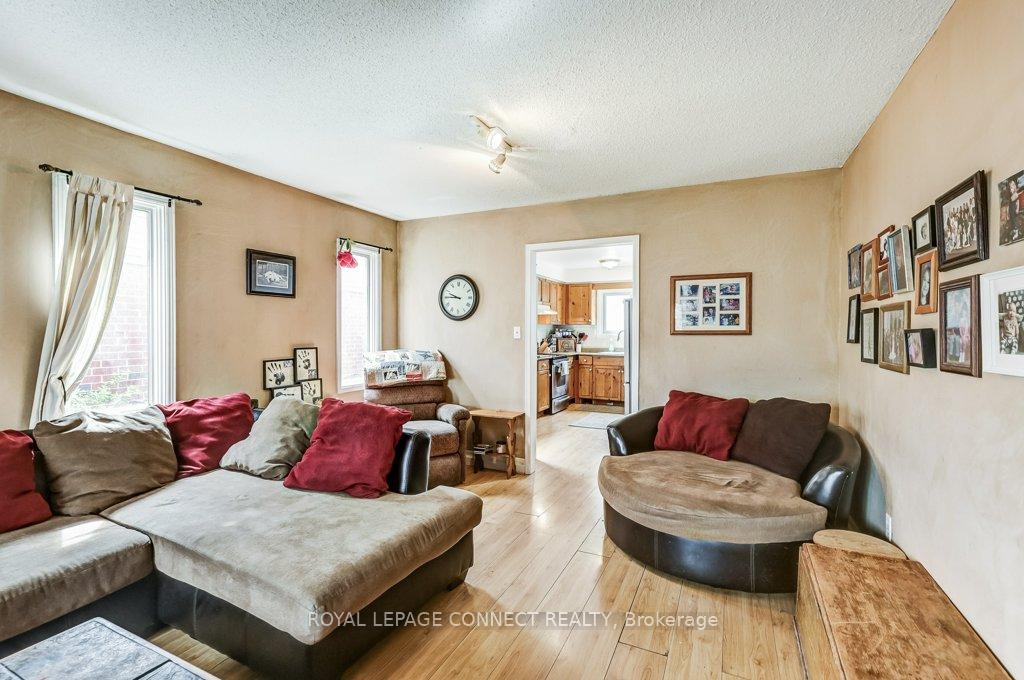 Photo 6 of 933 Redbird Crescent, Pickering, Liverpool — HOMEH