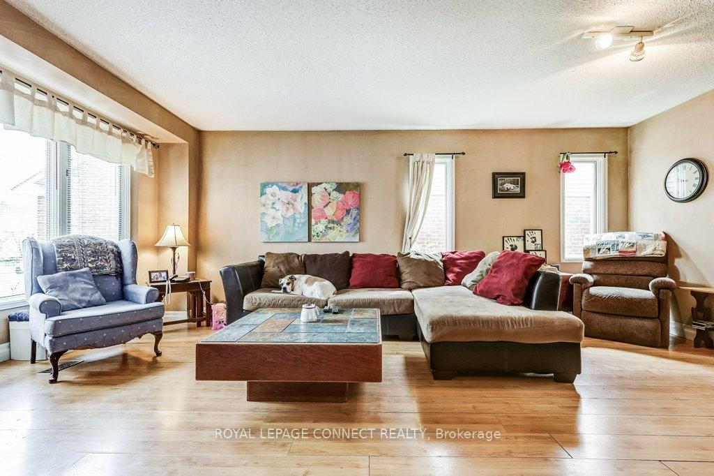 Photo 7 of 933 Redbird Crescent, Pickering, Liverpool — HOMEH