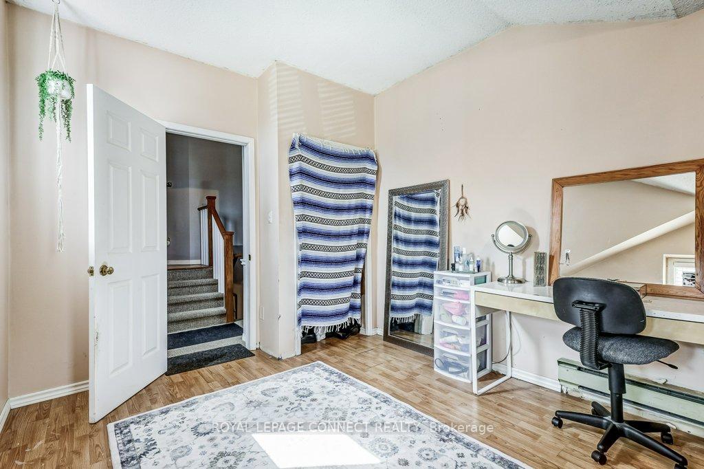Photo 15 of 933 Redbird Crescent, Pickering, Liverpool — HOMEH