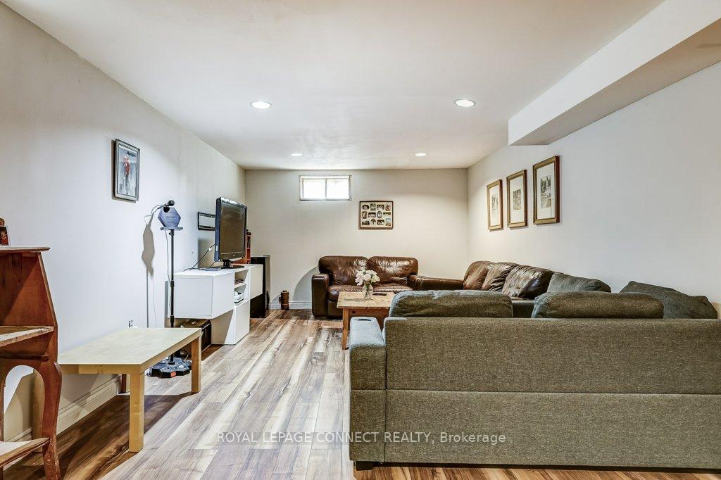 Photo 28 of 933 Redbird Crescent, Pickering, Liverpool — HOMEH