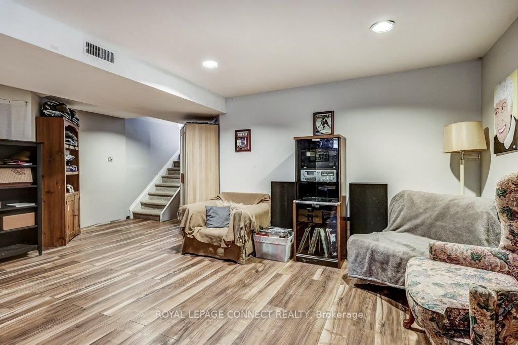 Photo 29 of 933 Redbird Crescent, Pickering, Liverpool — HOMEH