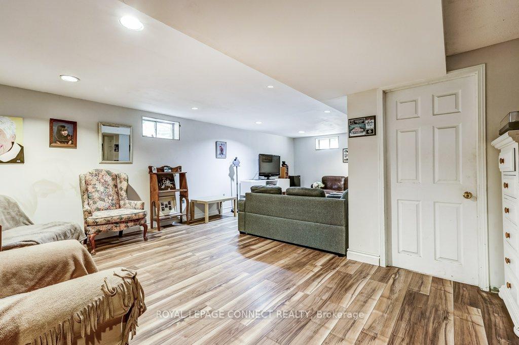 Photo 30 of 933 Redbird Crescent, Pickering, Liverpool — HOMEH