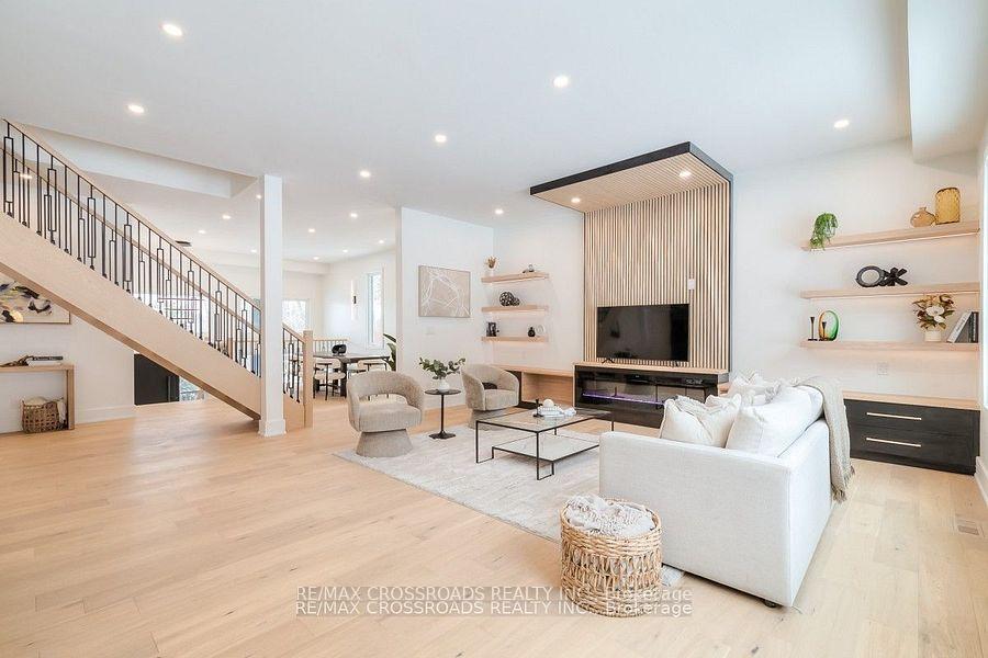 Photo 7 of 696 Hillview Crescent, Pickering, West Shore — HOMEH