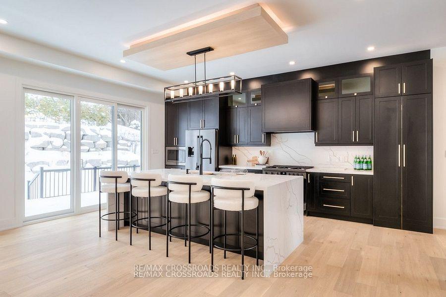 Photo 9 of 696 Hillview Crescent, Pickering, West Shore — HOMEH