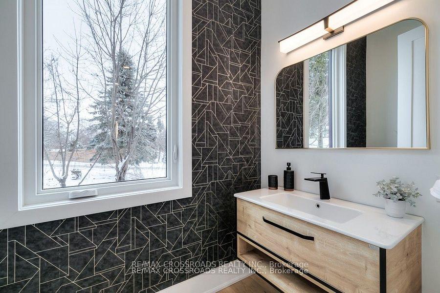 Photo 15 of 696 Hillview Crescent, Pickering, West Shore — HOMEH
